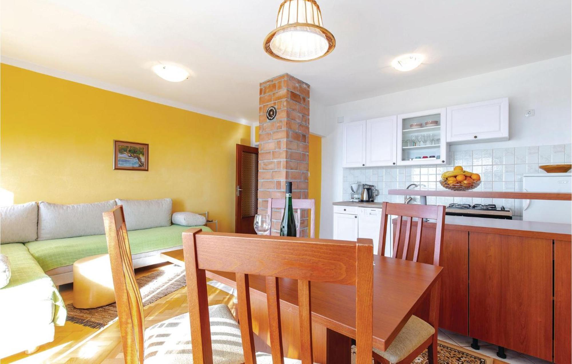 Stunning Apartment In Novi Vinodolski With Wifi Eksteriør bilde