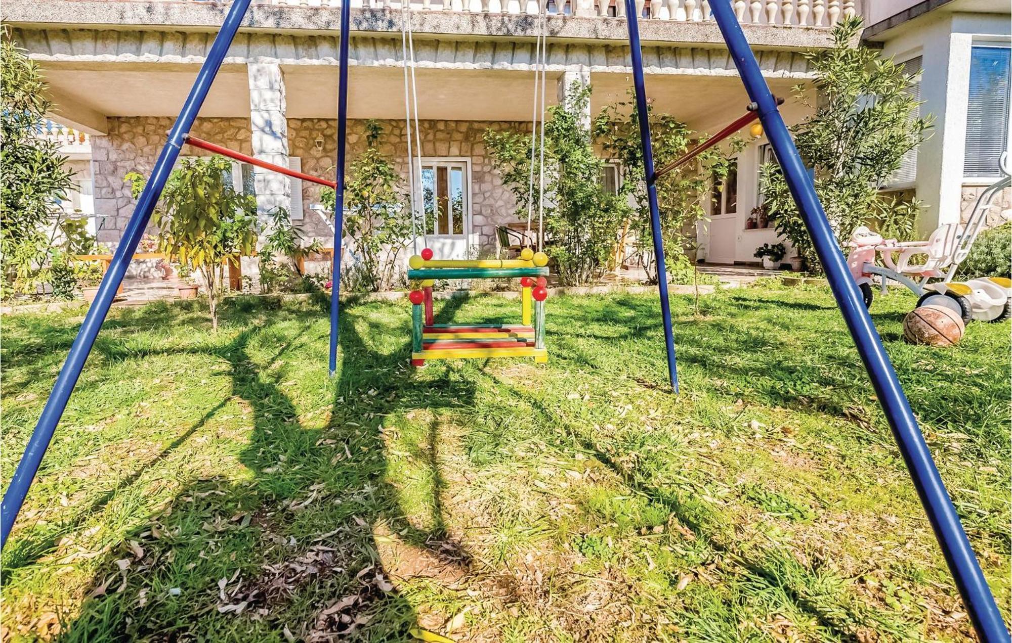 Stunning Apartment In Novi Vinodolski With Wifi Eksteriør bilde